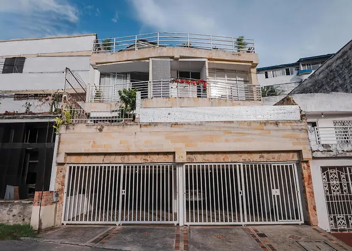 Flora New & Beautiful Studio Apartment With Rooftop